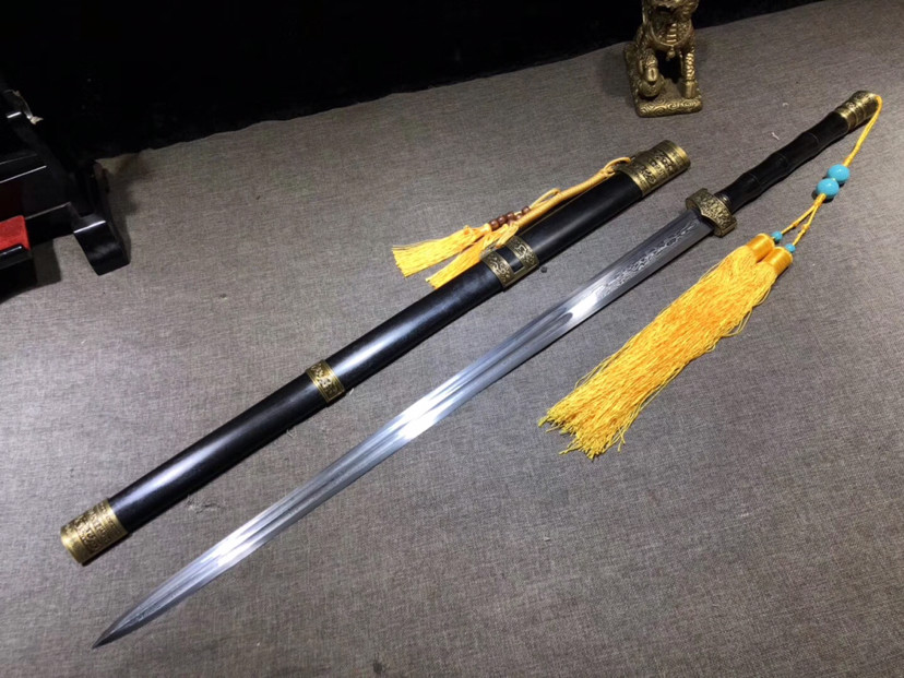 铜装花纹钢卧龙剑