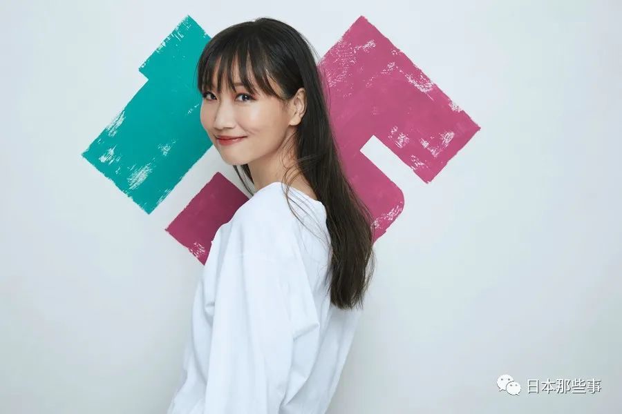 比如,"岚"成员大野智开画展.