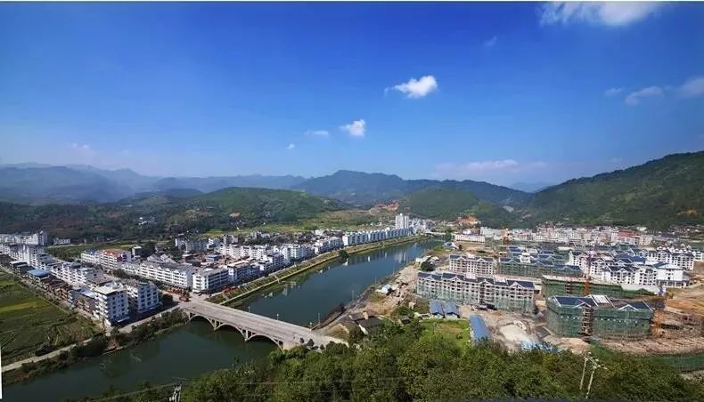 离不开藿溪的水新罗区白沙镇,土楼沿河铺陈龙岩还有"最美的河景土楼"