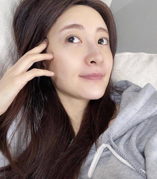 tvb花旦|前TVB花旦嫁富商后阔太中的阔太，继曝光15亿豪宅，今晒50万手袋