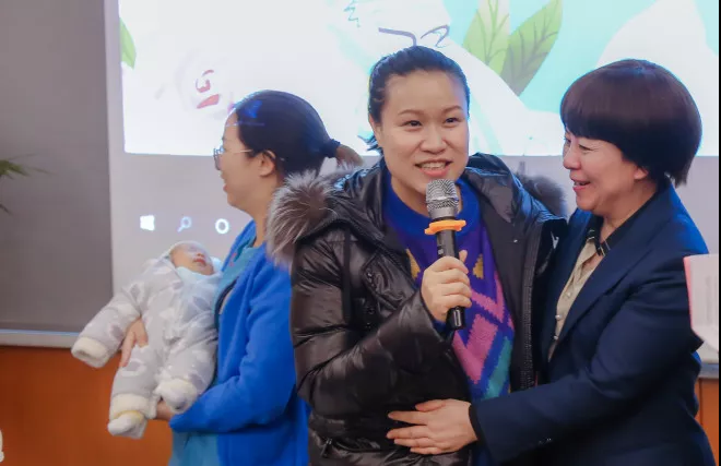 "网红医生"朱玉英:手机里存得最多的是宝宝照片