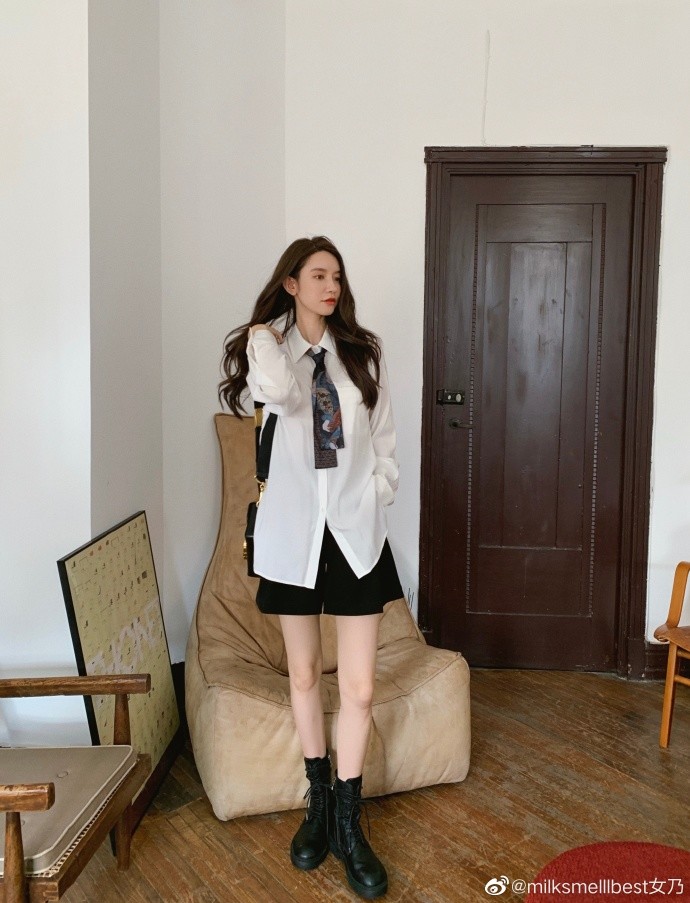 张大奕|张大奕地下车库拍美照，大秀逆天长腿，刚没了爱情一心拼事业！