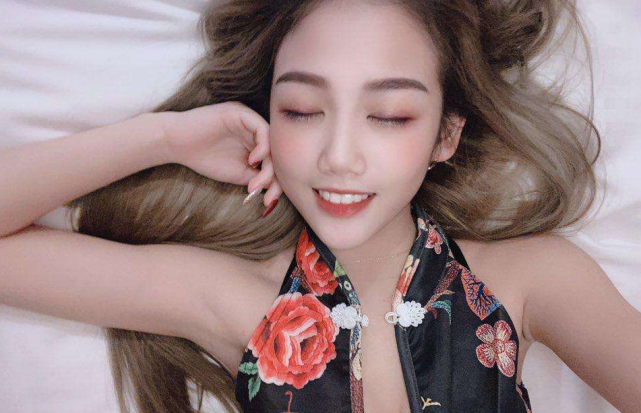 圣诞麋鹿女主chinbaby,可谓swag公认的宅男女神.