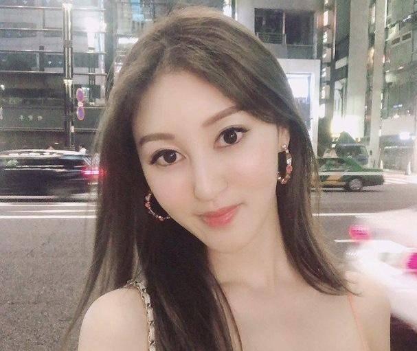 香港小姐|前港姐与大40岁富商离婚分到过亿赡养费，不工作却手握7位数名牌包