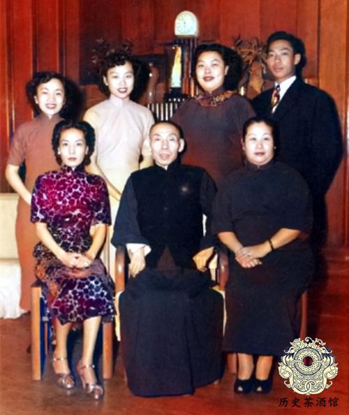 杜月笙家族珍贵老照片:图4老婆长相漂亮,图6是其晚年的结婚合影_腾讯