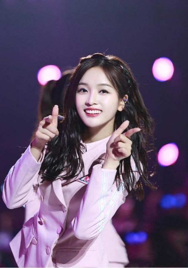 吴宣仪|孟美岐吴宣仪解散后待遇差太多：一个穿高端礼服，另一个只有廉价品牌