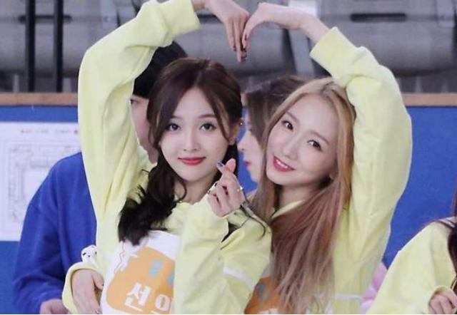 吴宣仪|孟美岐吴宣仪解散后待遇差太多：一个穿高端礼服，另一个只有廉价品牌