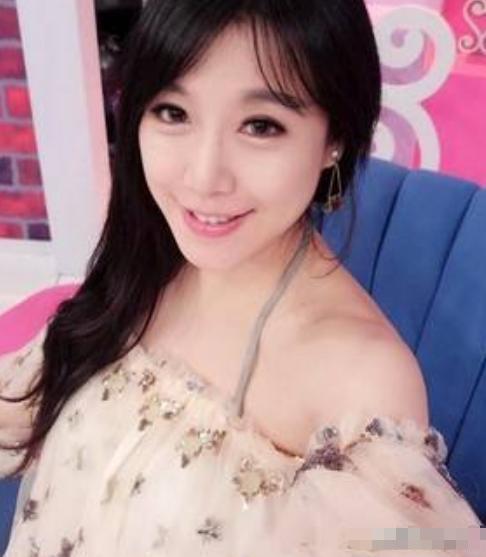 女儿直播妈妈换衣过程引13万人观看对娃的隐私教育千万别耽误