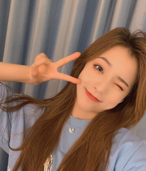 同样是素颜照 刘思瑶被吐槽 刀小刀意外圈粉 刘思瑶 素颜照 刀小刀