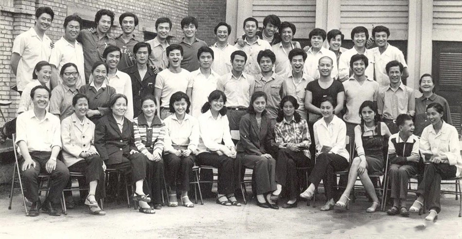 谢园|61岁去世的谢园看上去平平无奇，背后却藏着顶级京圈大佬资源