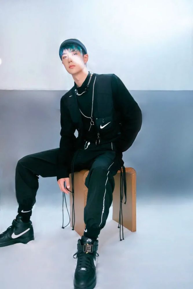 王一博上脚必涨价万元绿熊dunk送队员粉丝懵了贩子笑了