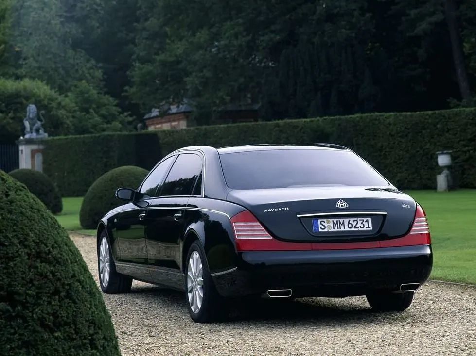 印度土豪戴黄金口罩炫富,全身镀金的2500万豪车更是奢华无比