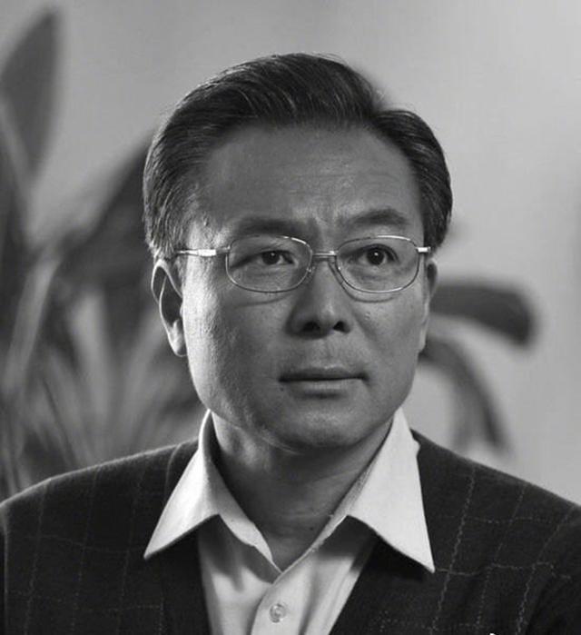 谢园|谢园突发心脏病，或因劳累过度，张静初透露他去世当天凌晨两点还在拍戏