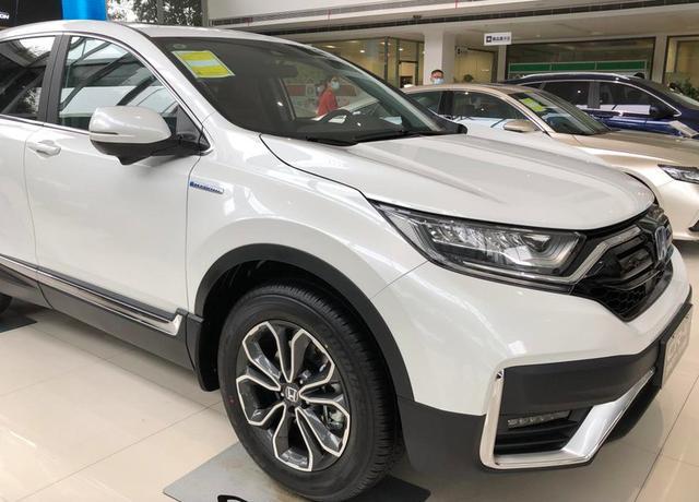 到店实拍2021款本田cr-v!白色车身质感不俗,配1.5t/2.0l