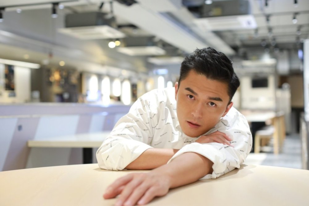 tvb男星杨明专访坦言对富二代女友有亏欠因突发事件延后婚期