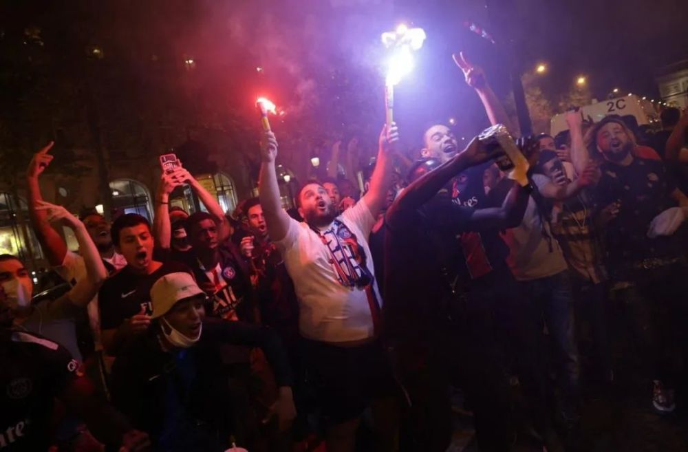 香榭丽舍|【城事】球迷涌上香街庆祝PSG胜球，36人闹事被拘留