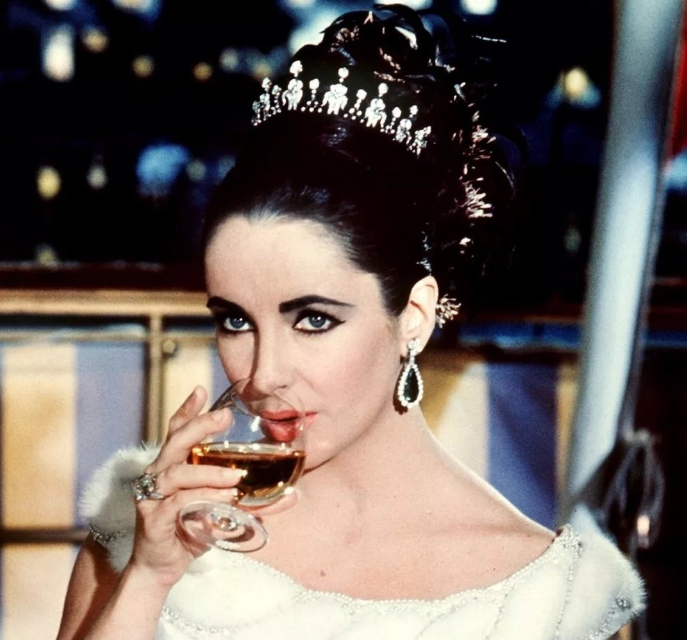 伊丽莎白·泰勒花钱如流水,10年花6500万美元,奢侈到连公主都羡慕她