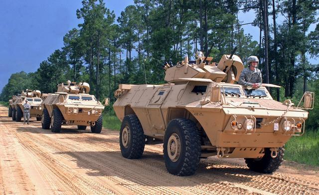 美国现役装甲车图片