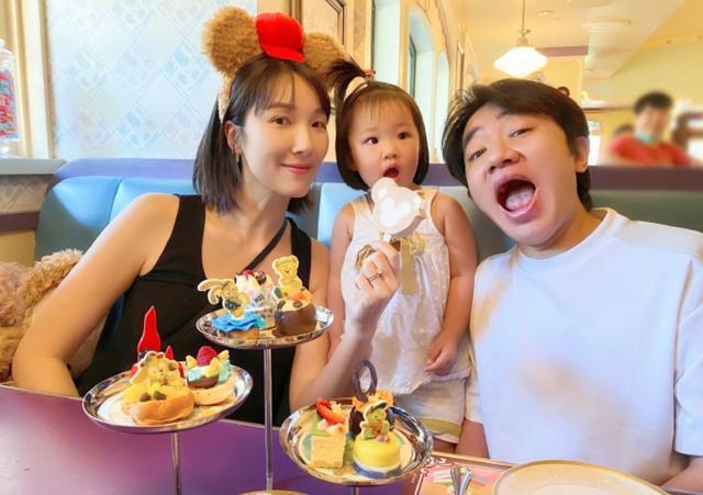 李亚男|王祖蓝老婆李亚男晒孕肚照，自曝怀孕进程已过半，宝宝性别疑曝光