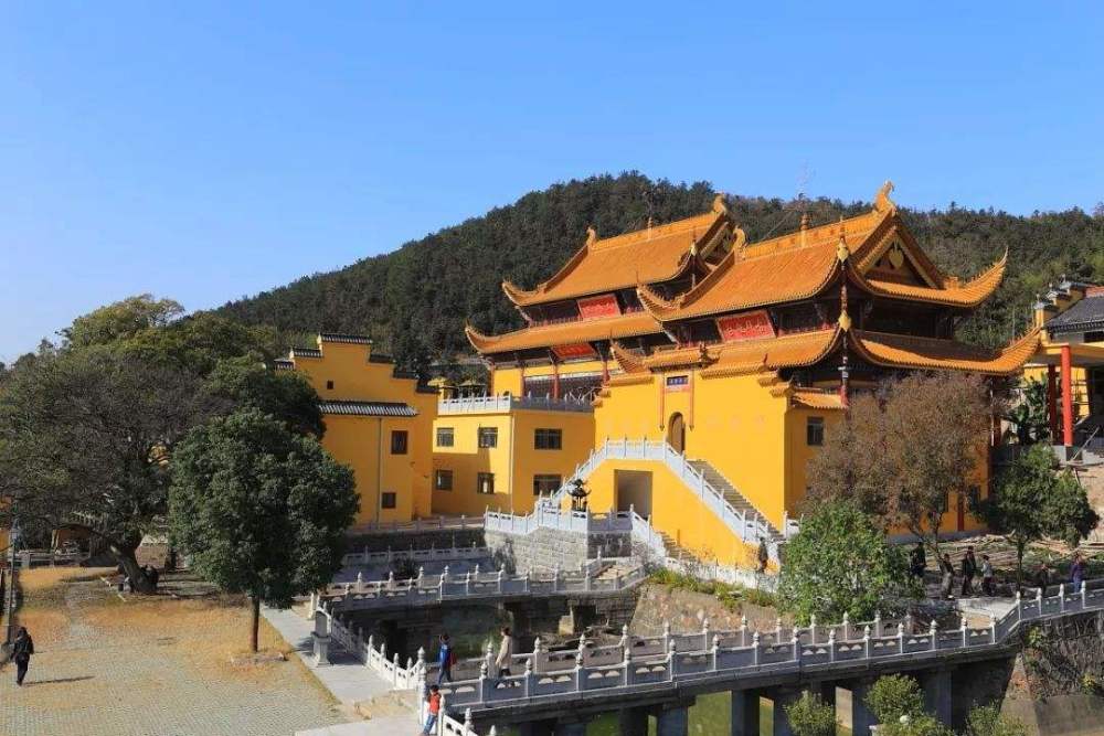 這座很有歷史文化感的寺廟就是天界寺.