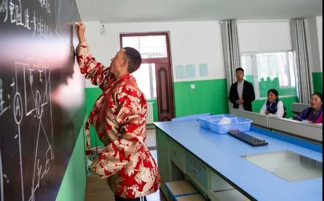 玉树市|十年支援2亿元、25名教育干部 北京帮玉树带出高考……
