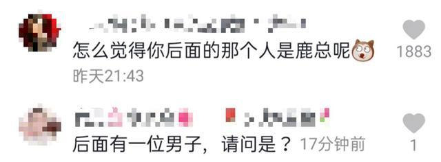 关晓彤|关晓彤晒可爱自拍，背后神秘男子身份引猜测，被指是鹿晗？