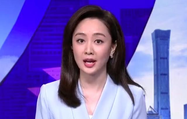 央视|央视《第一时间》出现新面孔，主持效果自然流畅，颜值为她加分