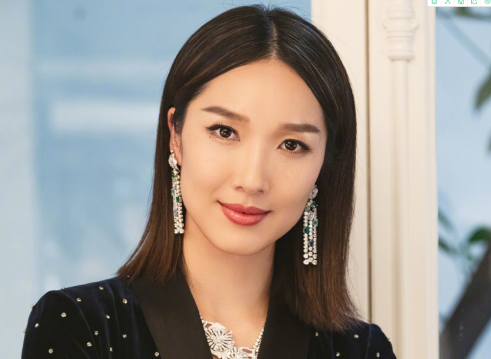 李亚男|人脉广大！李亚男晒出怀二胎孕照，何超莲胡杏儿陈法拉秒点赞