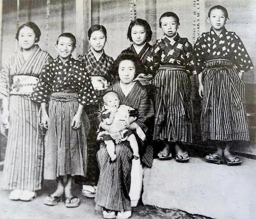 大庭叶藏|一个死得最多的日本作家，凭什么被奉为“丧神鼻祖”？