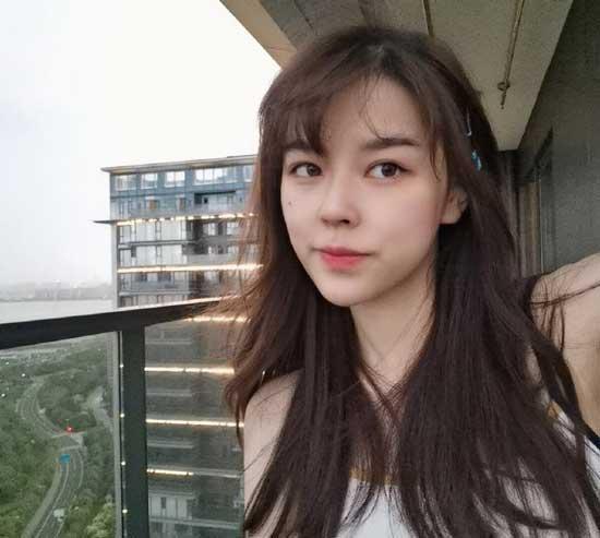 网红|路人镜头下的网红：刘思瑶方脸，小团团无变化，看到沫子：违规了