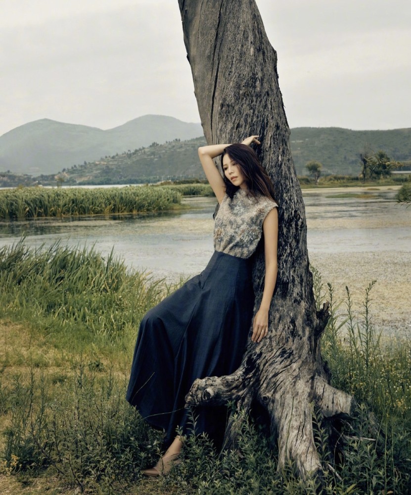 蔡少芬|蔡少芬张晋登上杂志封面，结婚12年感情更甜蜜，蔡少芬逆龄生长？