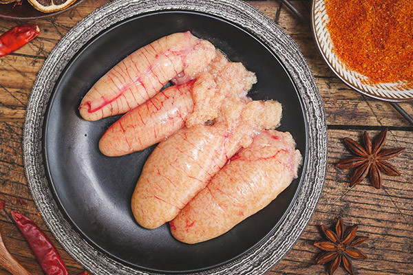 细胞再生和补充骨髓的重要物质,平时人们食用能到补脑益髓的重要功效