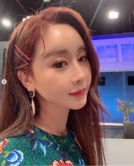 44岁咸素媛秀s型曲线:韩国小姐出身,还演过19禁电影