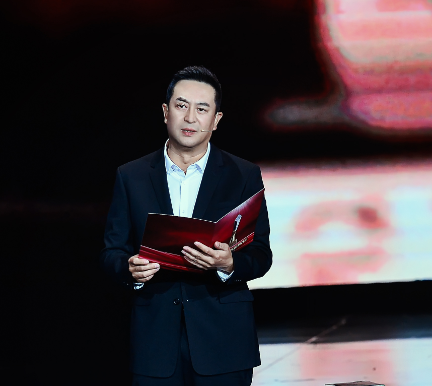 孙俪|孙俪新剧开机，新发型减龄神似20岁，看到主演阵容收视有保障了