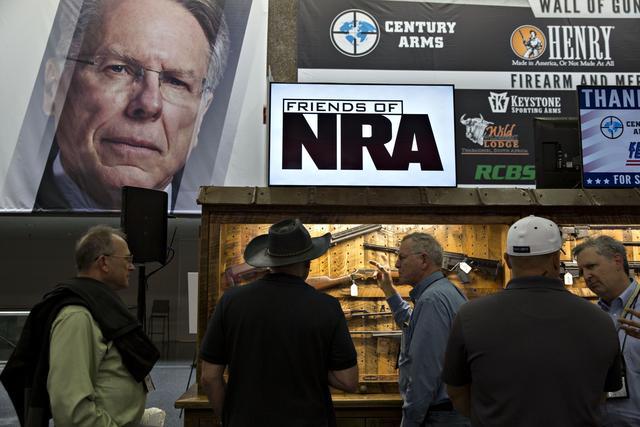 美国步枪协会|美国步枪协会前高管出书揭露内幕：他们如何利用校园枪击案发财