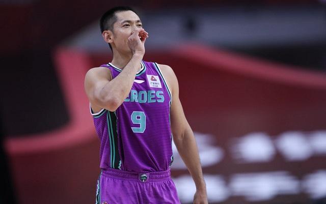 不退役张庆鹏与山东男篮完成续约39岁张三疯还要再打一年