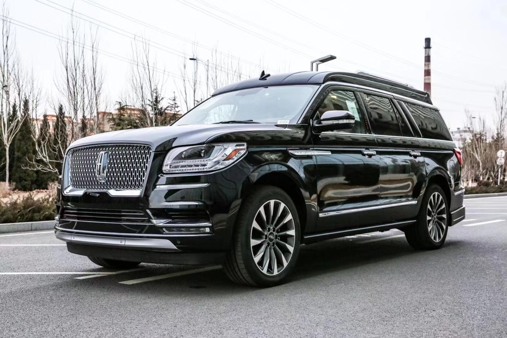 又一豪华全尺寸suv扛不住了,猛降15万,车长5.6米,3.5t 四驱