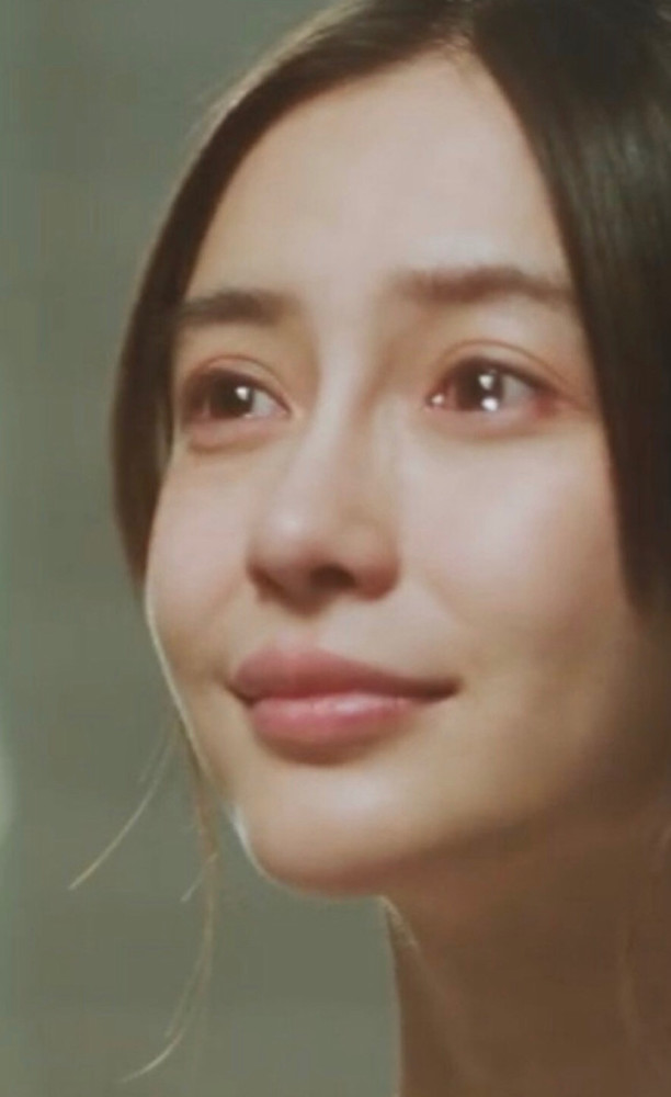 angelababy哭上热搜,结果却被网友神评抢镜