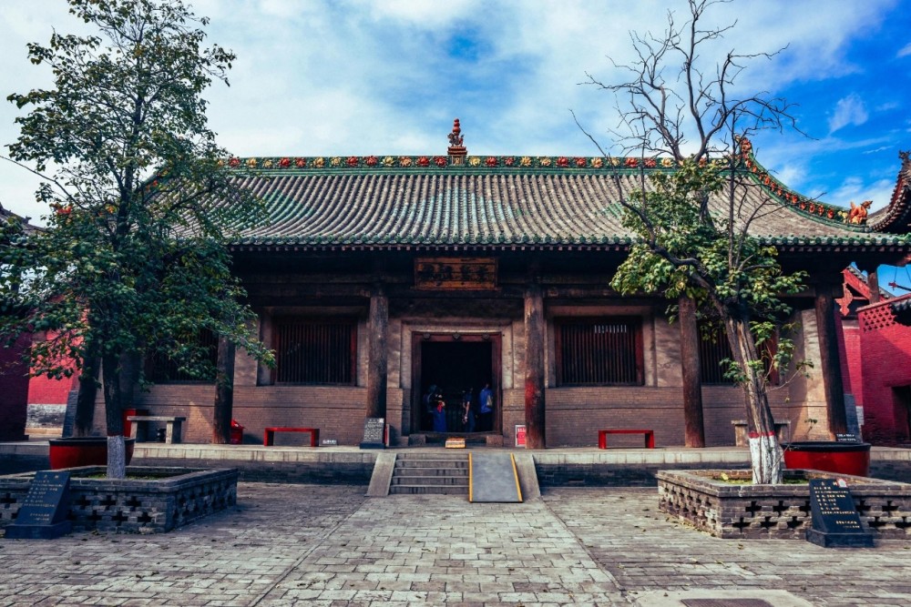 彩塑艺术宝库:双林寺位于平遥县西南六公里桥头村北.双林寺原来
