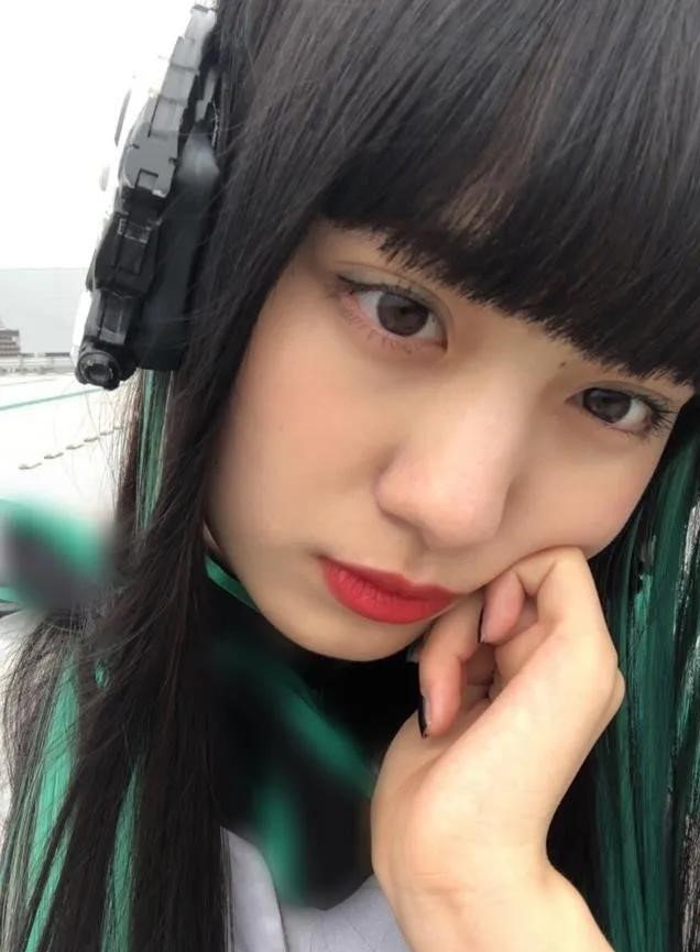 假面骑士01伊兹扮演美少女战士粉丝表示放开她让我来