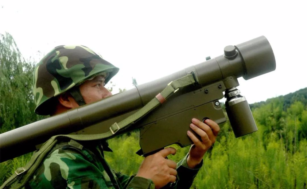 壮我国威!我军装备新型便携式防空导弹,近程防空导弹中的王者