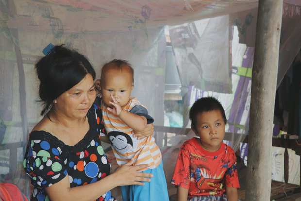 孩子|女子缺乏避孕意识生了4个娃，如今男友患病卧床孩子们温饱成问题
