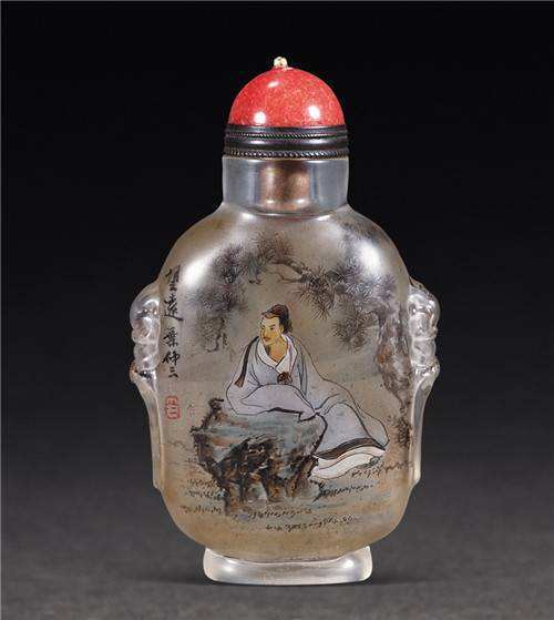 鼻烟壶康熙,乾隆年间闻鼻烟风行一时,八旗子弟甚至将鼻烟壶视为第二