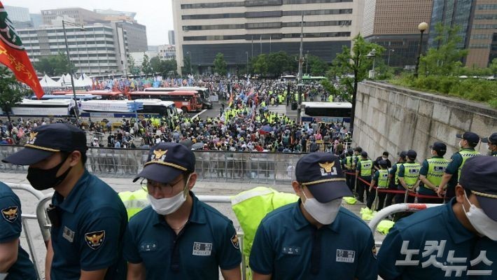 担忧来了！韩国万人首都集会：已经有53人确诊 ，遍布全国