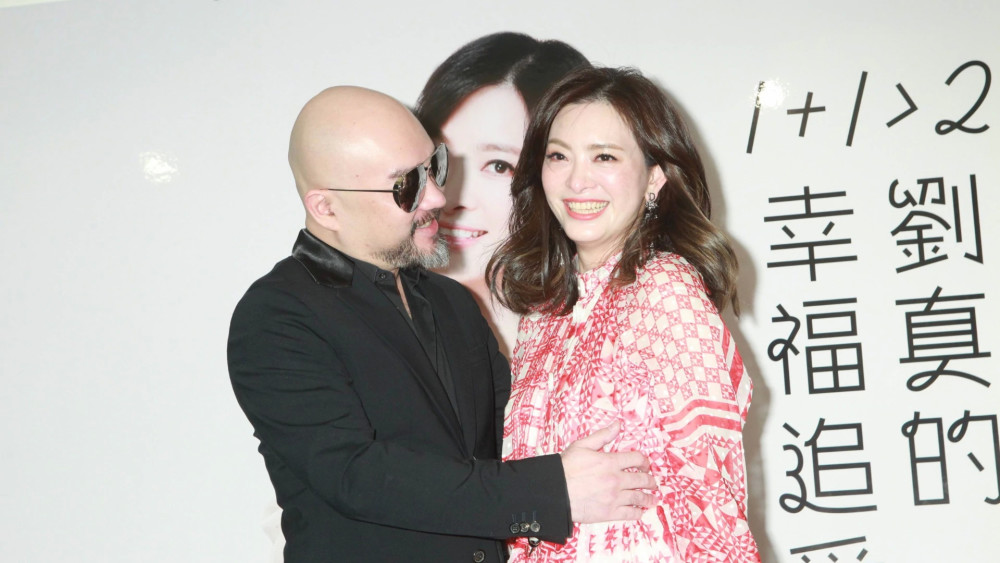 辛龙|辛龙丧妻伤痛难愈取消九月复出，每天闻刘真梳子残留发香镇定崩溃情绪