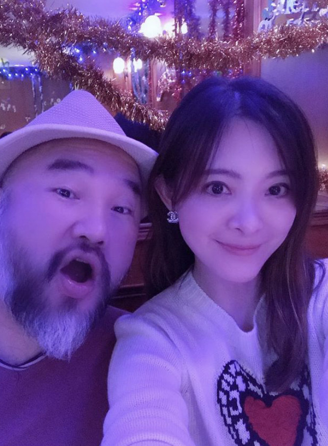 辛龙|辛龙丧妻伤痛难愈取消九月复出，每天闻刘真梳子残留发香镇定崩溃情绪