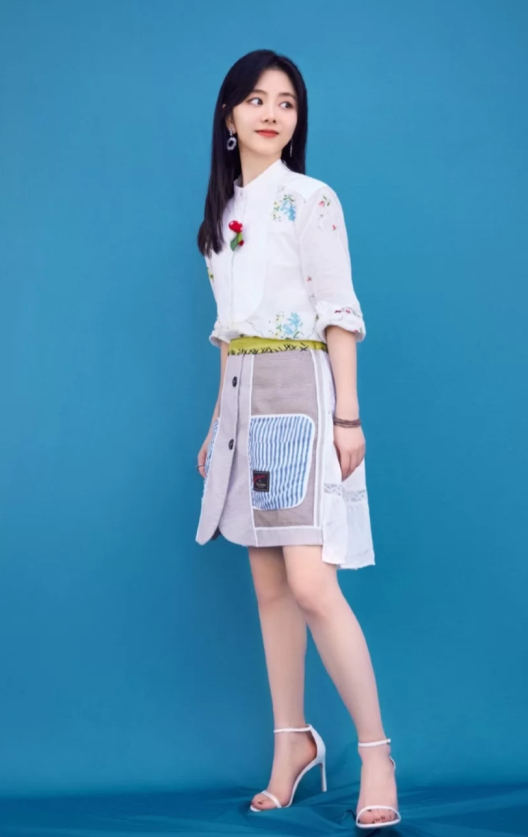 有种"翻车"叫谭松韵穿半身裙,被拍到腿的瞬间,粗到不敢相信