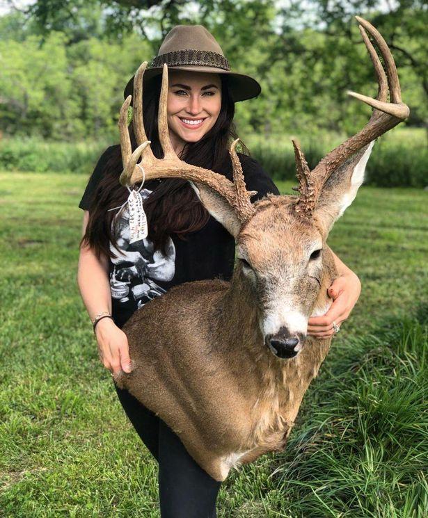 澳大利亚_社会|澳洲女子移居美国后爱上打猎，还发了张炖熊肉照片，网友大骂无耻