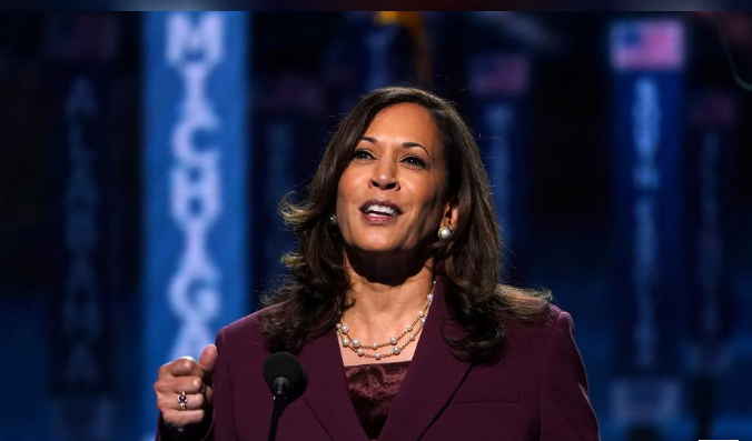 卡玛拉·哈里斯创造历史,成为民主党副总统候选人