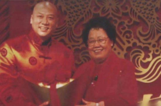 迟重瑞|“唐僧”迟重瑞富态十足，携女首富妻子办活动，还请白岩松撑场面